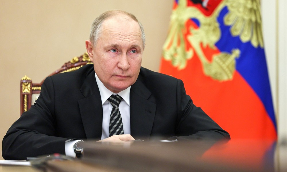 Кремль отреагировал на сообщения о слежке за Путиным через смартфоны помощников